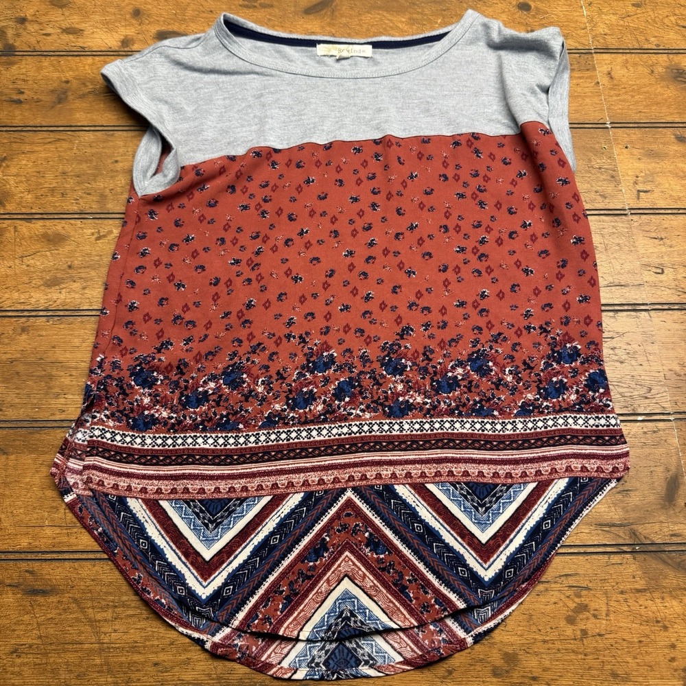 Rewind XS Ikat Print Boho Top Gray,‎ Red & Blue Flow Tshirt